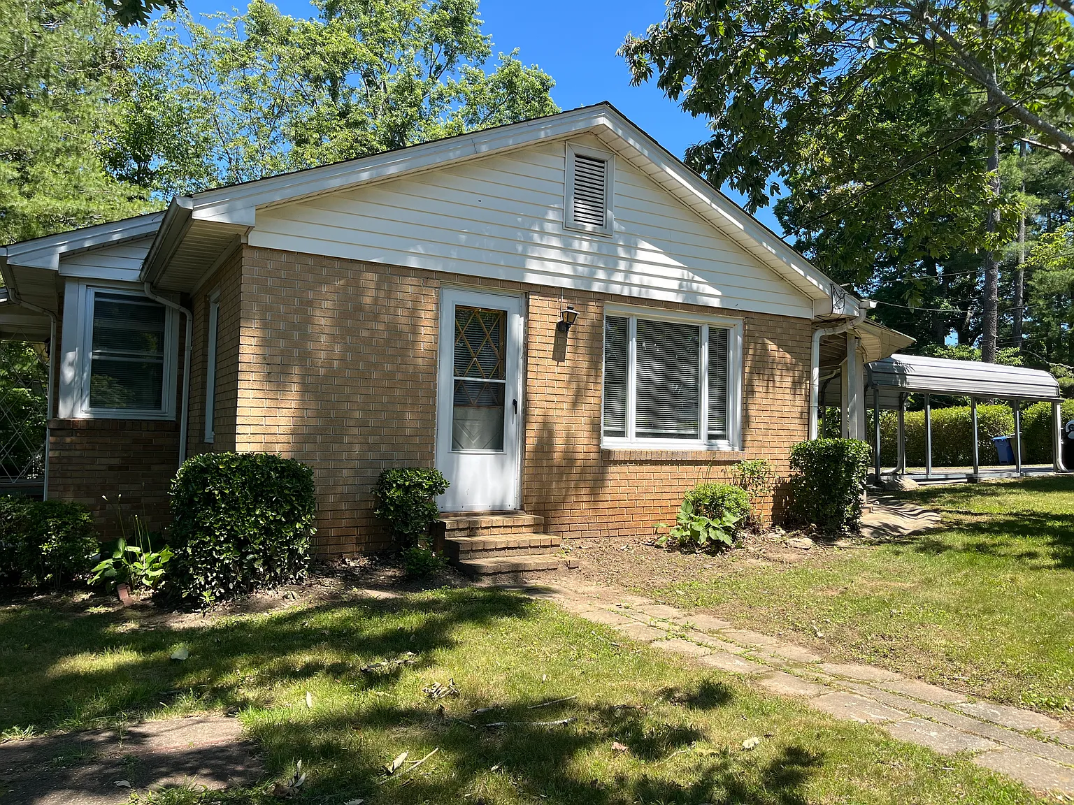 3 bed, 1.5 bath, 1480 sqft, $2,000 — Photo 3