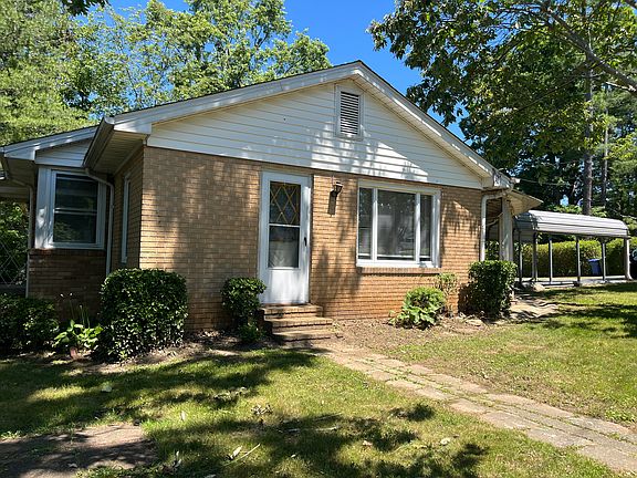 3rd image of 1000 Locust St