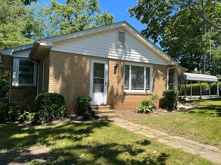 1000 Locust St — Photo 3