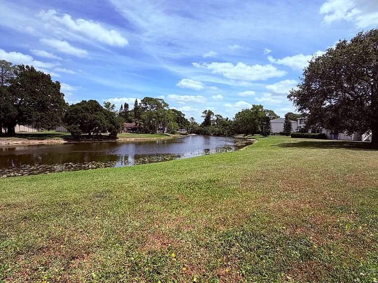 129 Camphor Cir #F — Photo 33