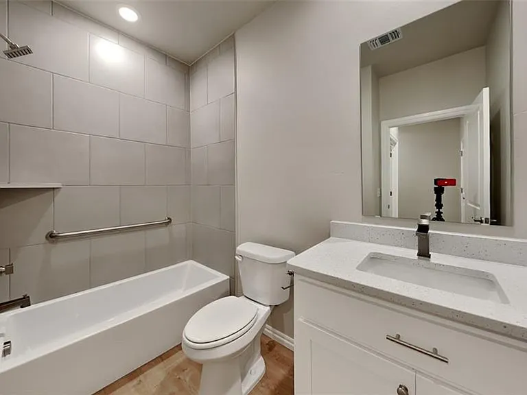 6932 Labelle Dr — Photo 10