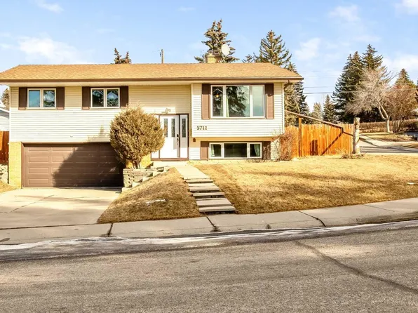 5711 Dalmead Cres NW, Calgary, AB T3A 1E7