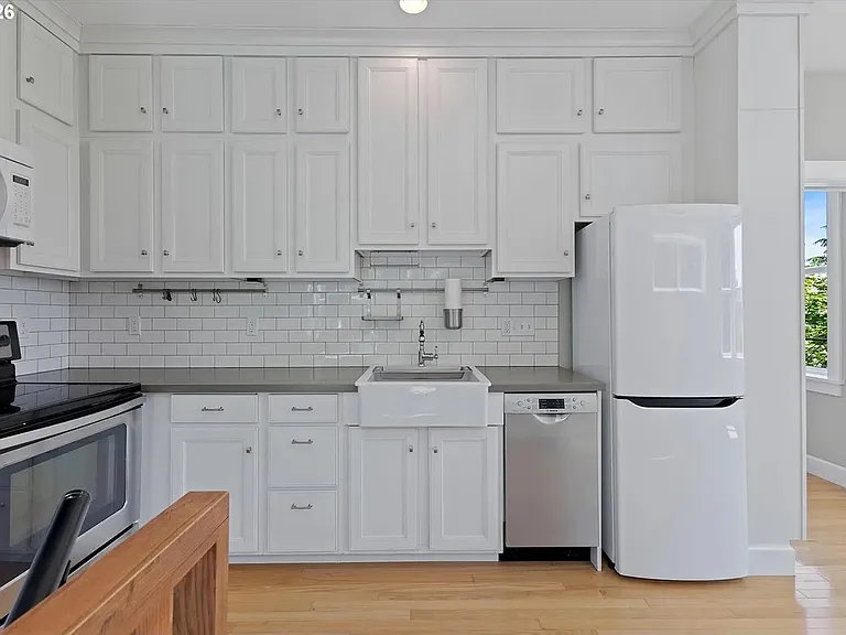 7611 SW Fulton Park Pl — Photo 2