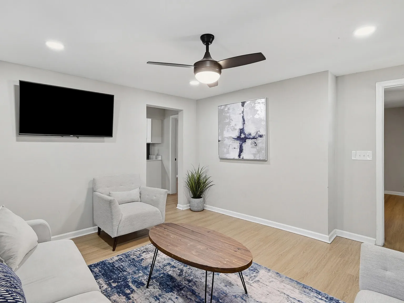 3 bed, 2.0 bath, 1163 sqft, $1,895 — Photo 3