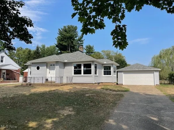 232 Forbes St NE, New Philadelphia, OH 44663