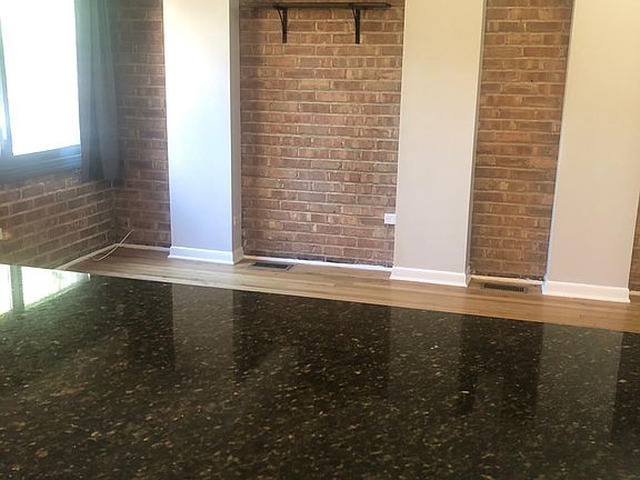 4th image of 648 W Belden Ave APT D