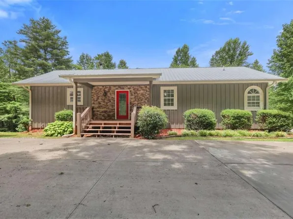 6704 Morgan Dr, Young Harris, GA 30582