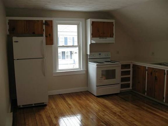 3rd image of 77 Mill St #2