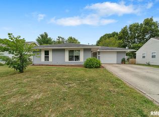70 Downing Dr, Chatham, IL 62629