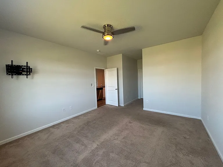 2888 Pegasus Pl — Photo 5