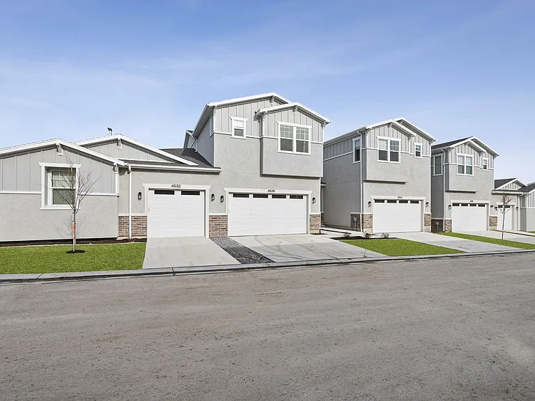 Viviano at Riverton — Photo 40