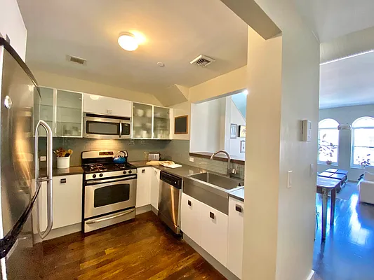 Rented by Compass | media 18