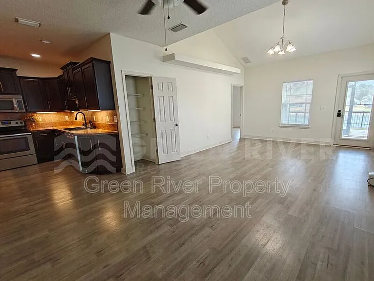 3107 Zeyno Dr — Photo 6