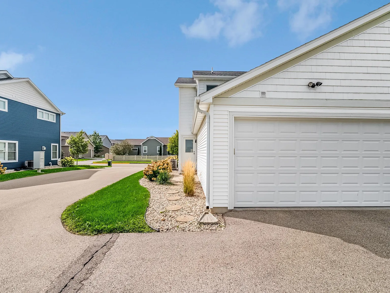 2 bed, 2.5 bath, 1346 sqft, $2,450 — Photo 3