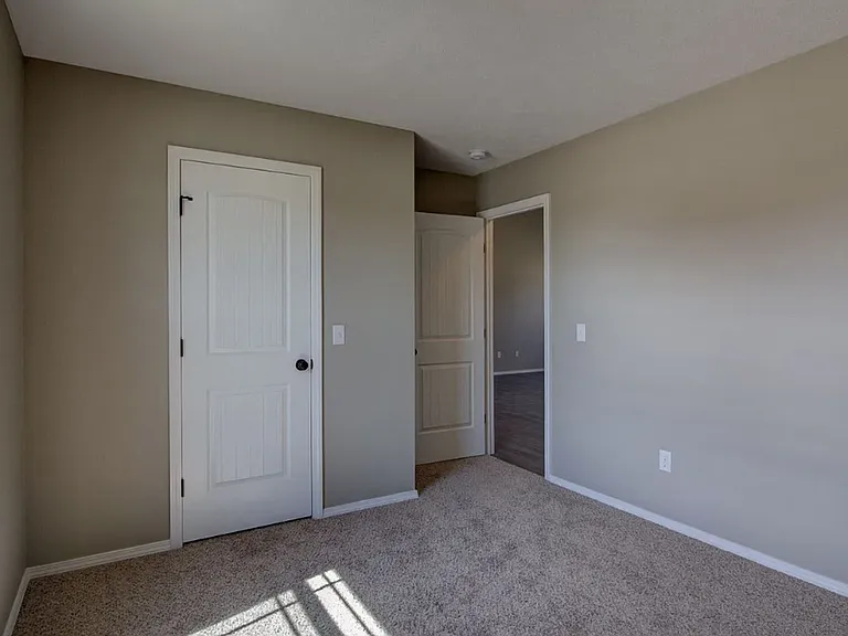 479 W Grace St — Photo 10