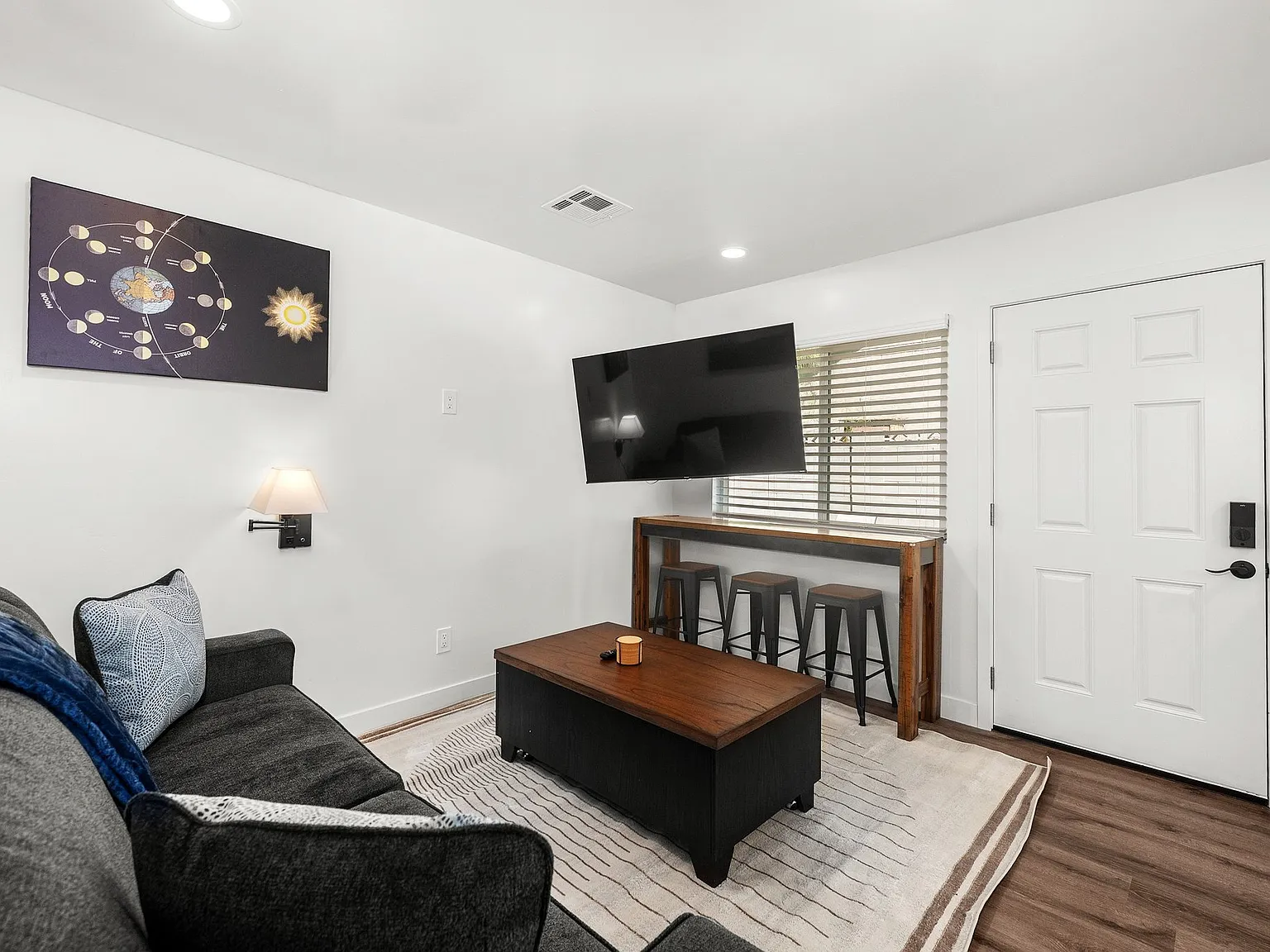 DT PHX |Furnished 1BR | Pet-friendly |All Utils Incl | Ideal for Travel Nurses & Relocators - #2 — Photo 4