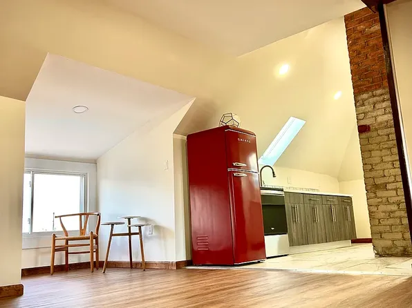 2207 Montclair St, Detroit, MI 48214