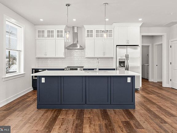 5th image of 417 Isabelle Ct Unit 101