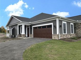 1381 Creeks Edge Dr, Webster, NY 14580