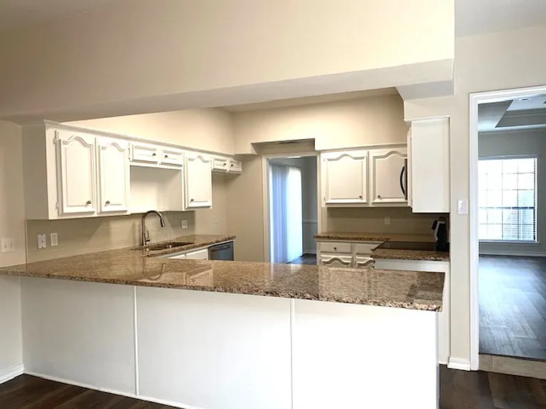 202 Cambridge Rd — Photo 5