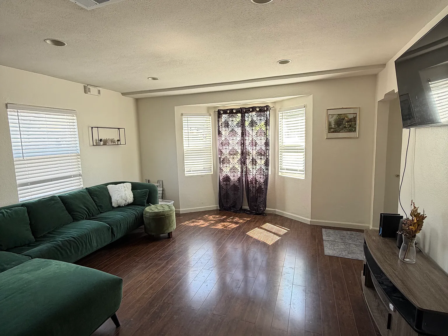 2 bed, 1100 sqft, $3,200 — Photo 4