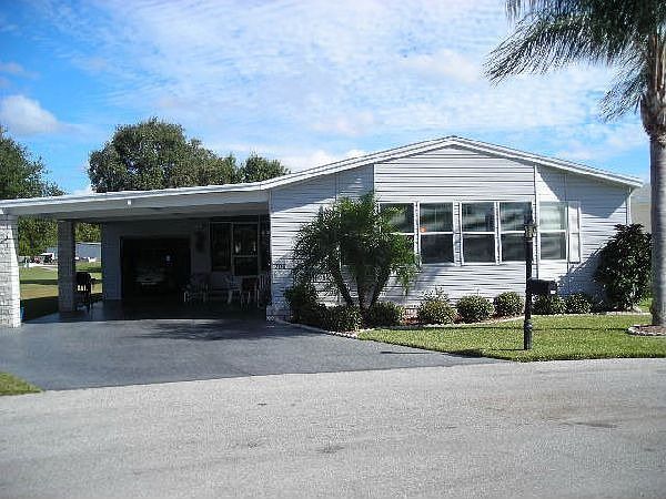 Home for Sale in Auburndale, FL $95,000