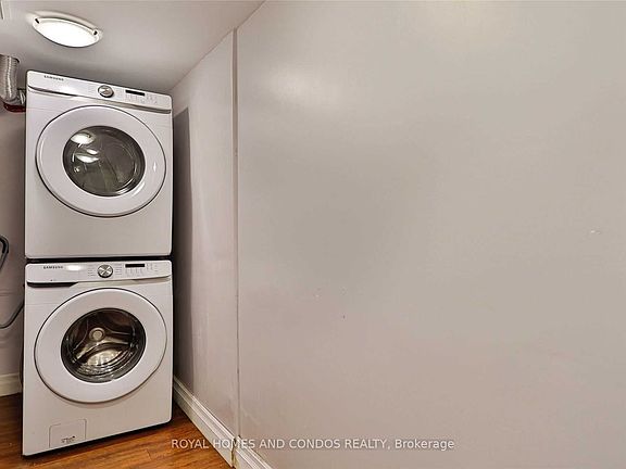 4th image of 25 Goodwood Park Cres Basement 2