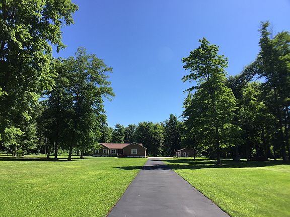 Front view - mid driveway