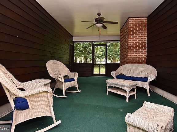 3rd image of 7 N Manor Dr