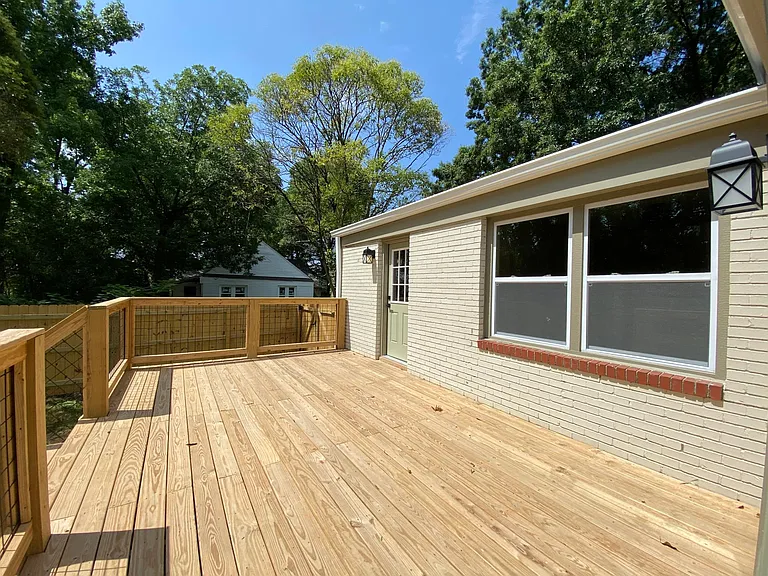 2221 Highland St — Photo 13