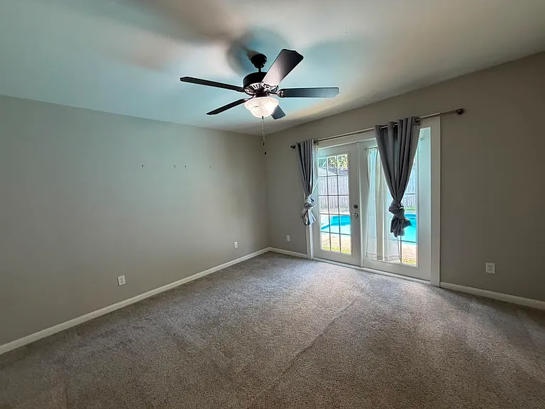 289 Honeysuckle Way — Photo 20