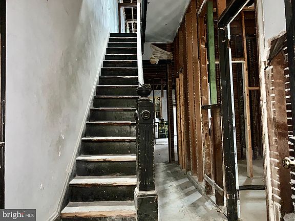 2nd image of 2430 N Park Ave