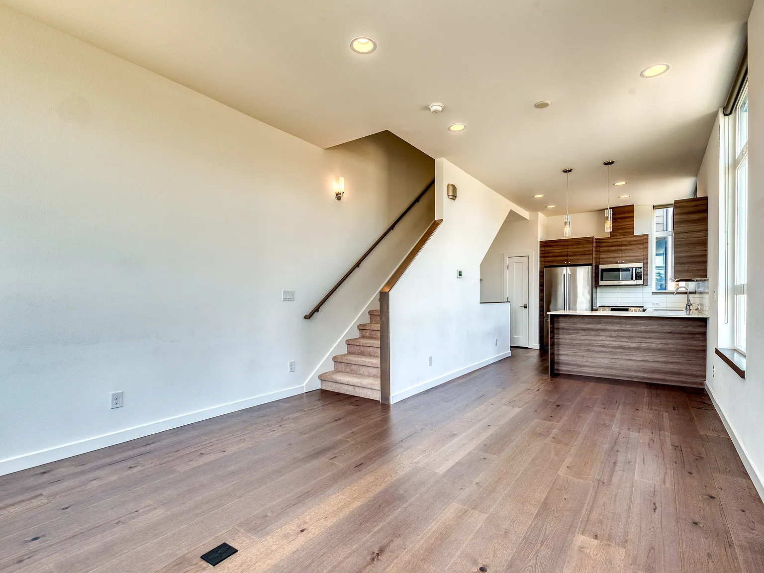 3 bed, 1.5 bath, 1450 sqft, $3,400 — Photo 3