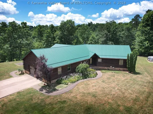 1332 Hidden Farms Rd, Poca, WV 25159