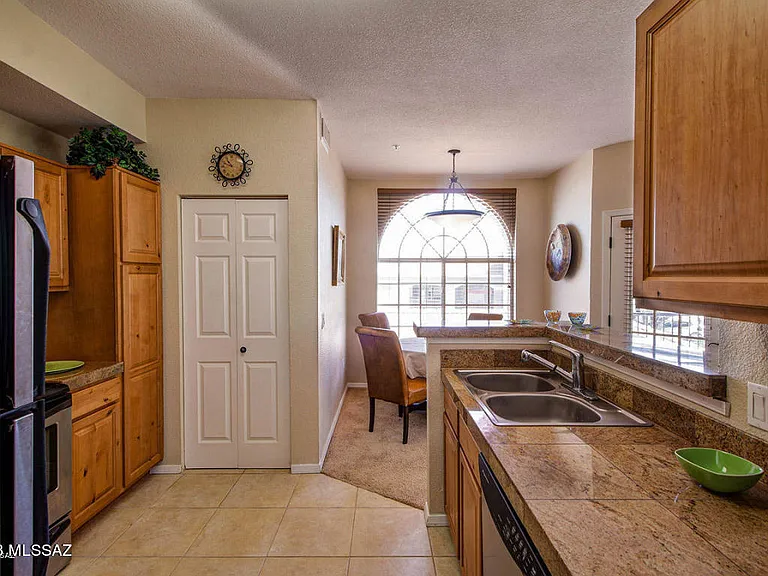 1500 E Pusch Wilderness Dr — Photo 6