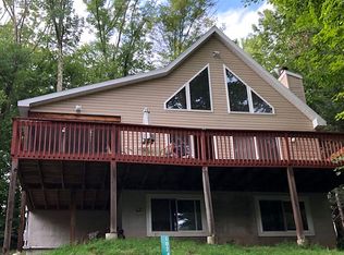 1024 Oakland Ln, Lake Ariel, PA 18436