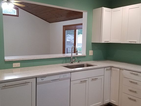 3rd image of 675 Holly Ln