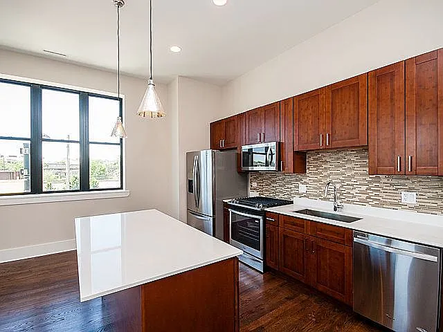 4601 N. Ravenswood Ave. — Photo 2