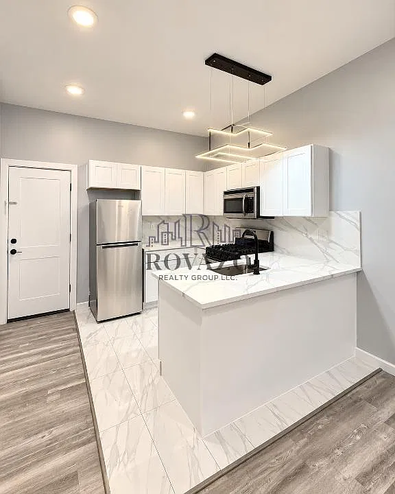 48 S 12th St #2C-3C
