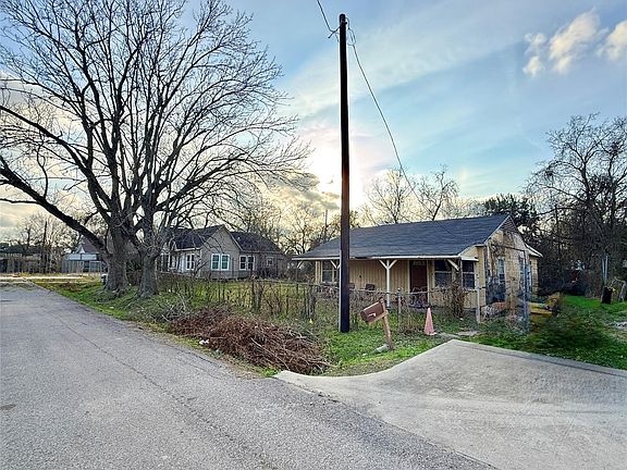 2nd image of 6032 Grace Ln