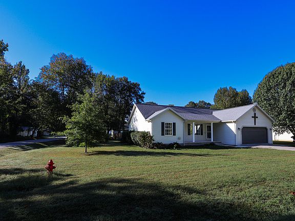 3rd image of 1631 Creekside Dr