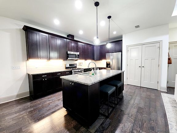 3rd image of 128 Tumbling Oak Way