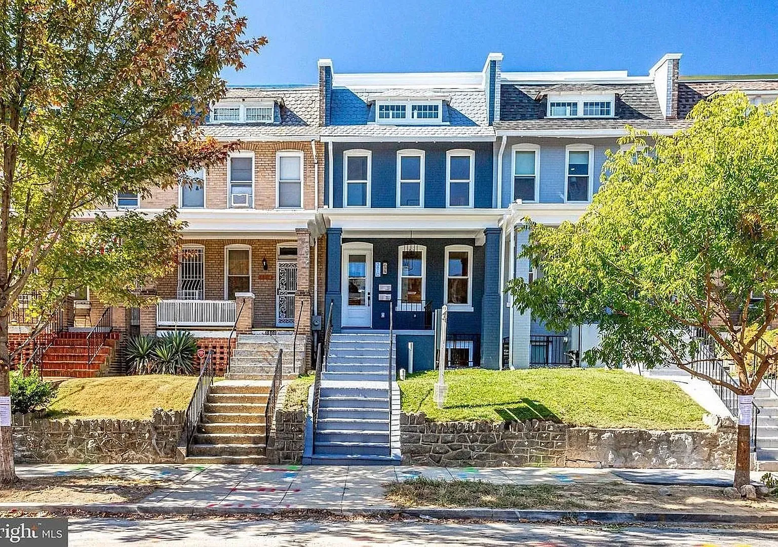 Luxury 3 Bed 3.5 Bath With Parking & Roof Deck — Photo 1