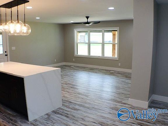 5th image of 507 Longwood Dr NE
