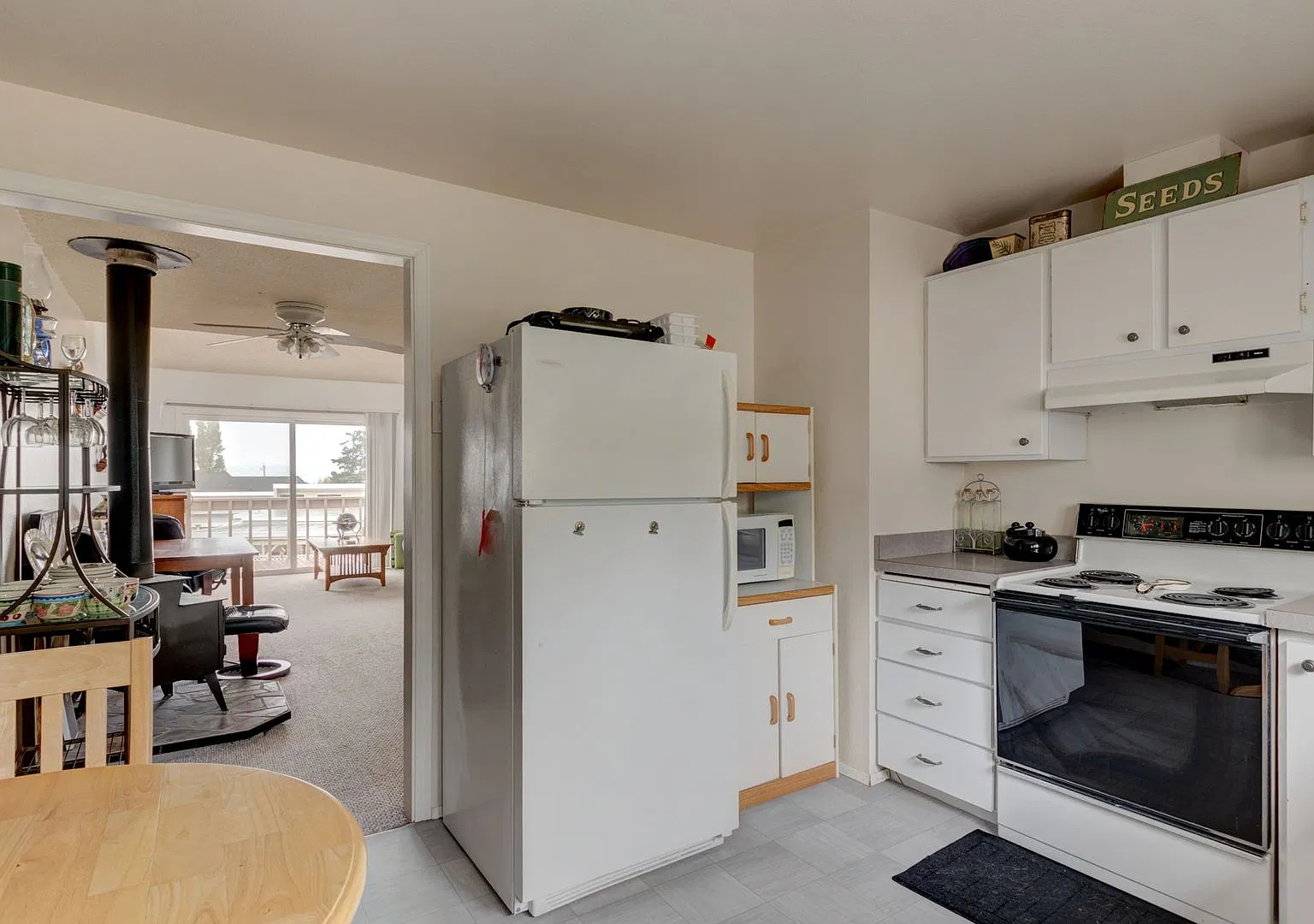 Fully Furnished 2 Bed 1 Bath Condo (Water/Sewer/Trash included) — Photo 3