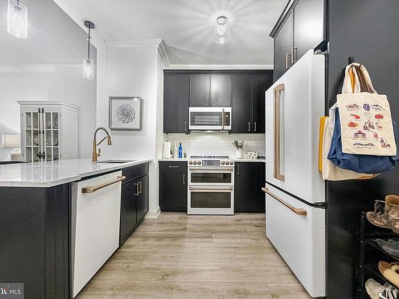 3rd image of 200 W Elm St Suite 1428