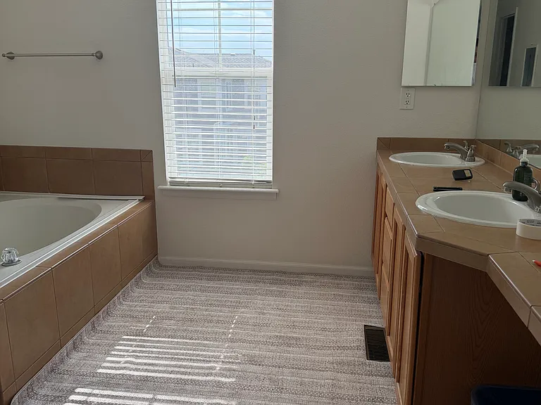 5556 Abbeywood Cir — Photo 11