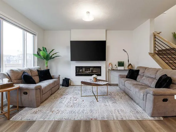 18 NW Legacy Reach Park SE, Calgary, AB T2X 5C5
