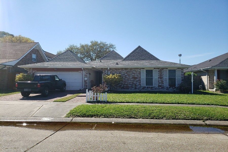 1st image of 4012 N Turnbull Dr