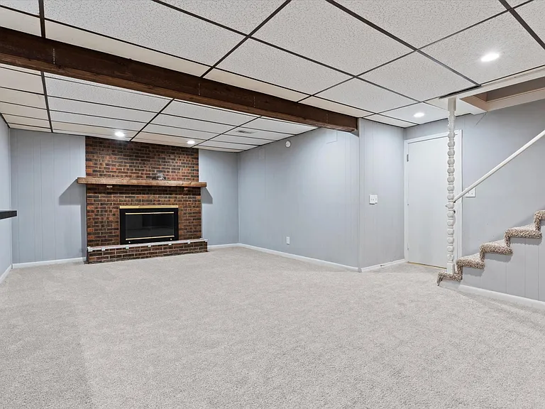 14501 S Village Dr — Photo 25